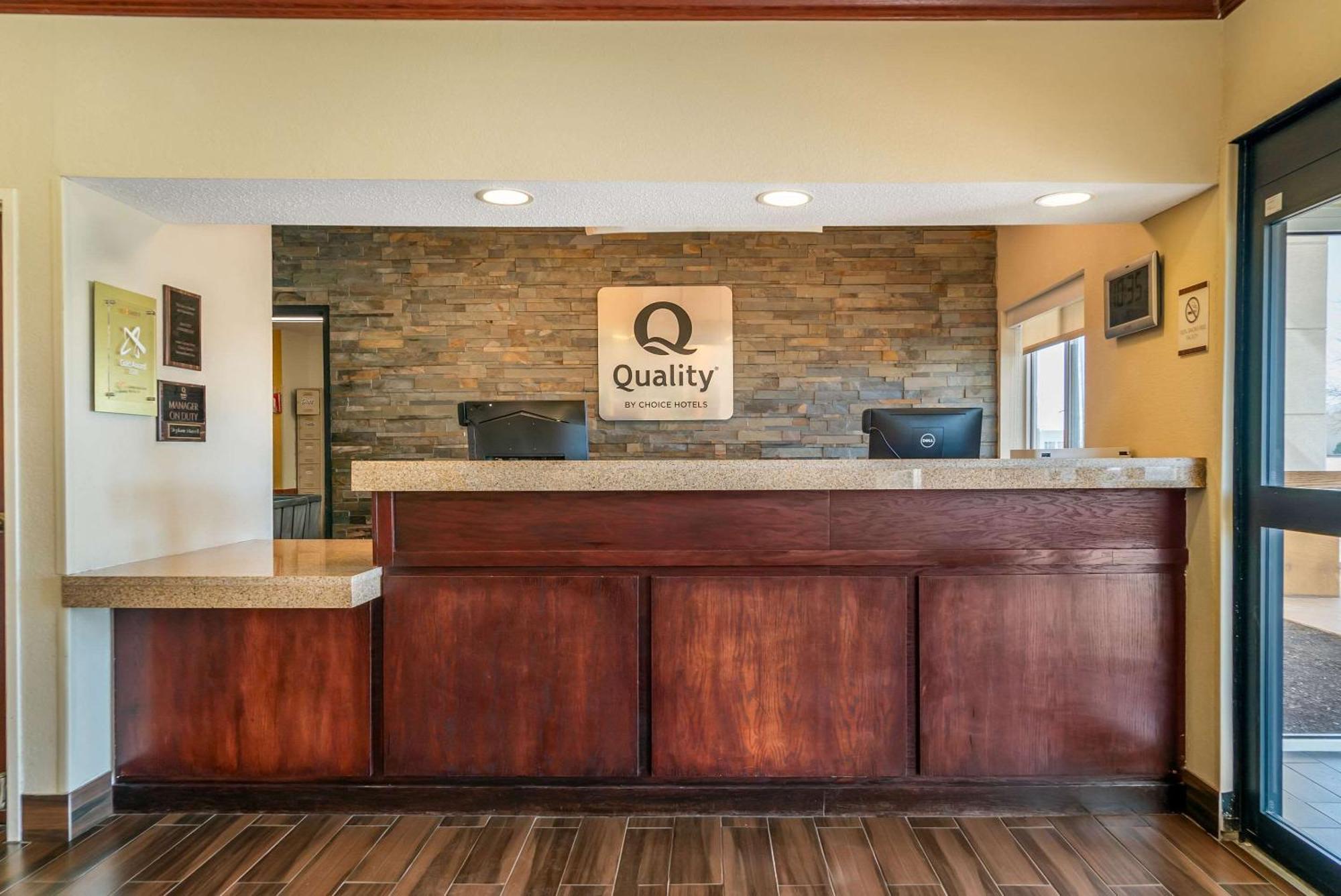 Quality Inn & Suites Bay City Exterior photo